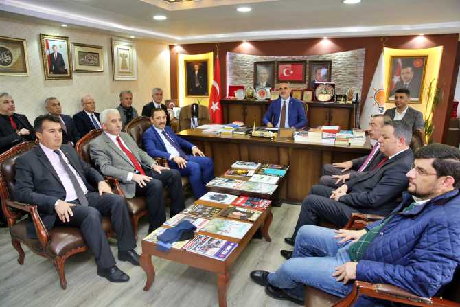 Başkan Demirel'den Ak Parti İlçe Başkanlığı'na ziyaret